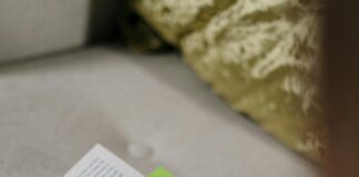 How To Write A Great Review That Captivates And Converts Readers