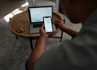 Buying Google Reviews: Is It Safe and Worth the Risk for Growth?